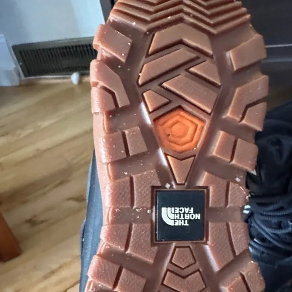 The North Face Black and Brown Winter Boots - Picture 4 of 7
